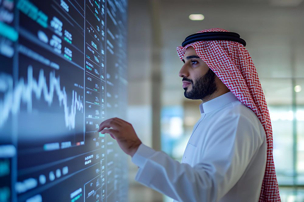 محلل مالي يتابع شاشات البيانات