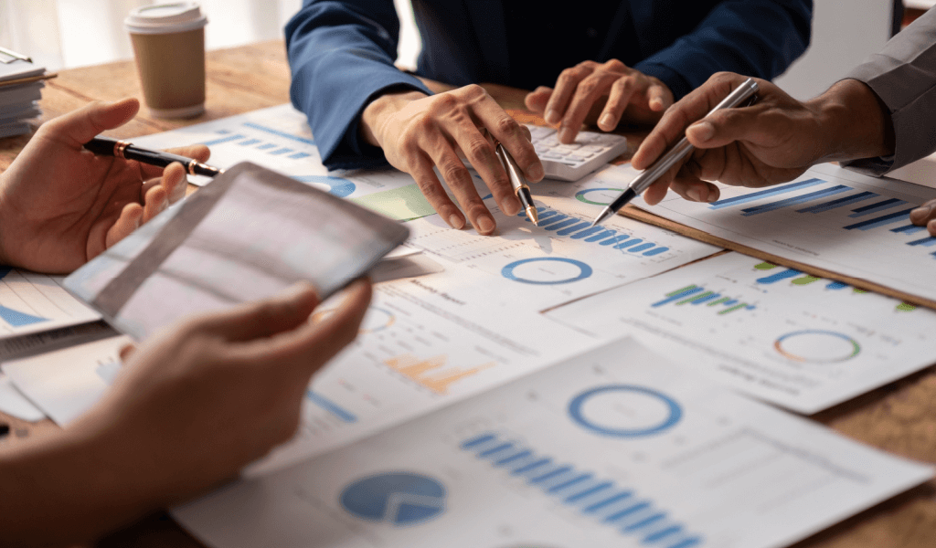 ما هي خدمات الاستشارات المالية؟ دليلك الشامل